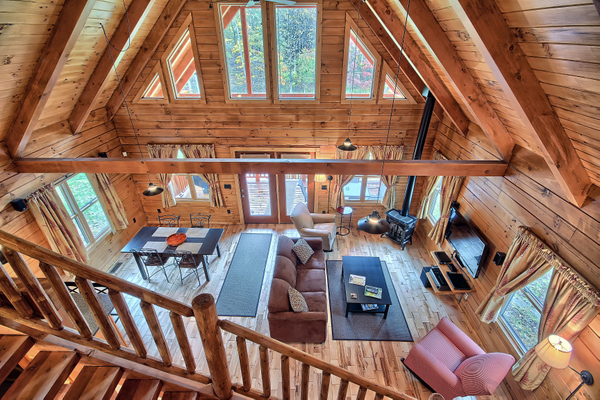 Hocking Hills cabin great room